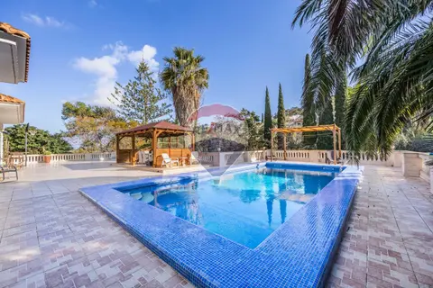 6 Bedroom Detached Villa For Sale in Mellieha