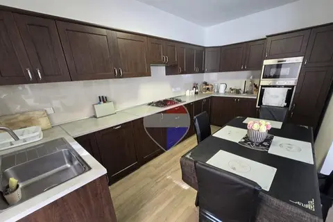 6 Bedroom Maisonette For Sale in Swieqi