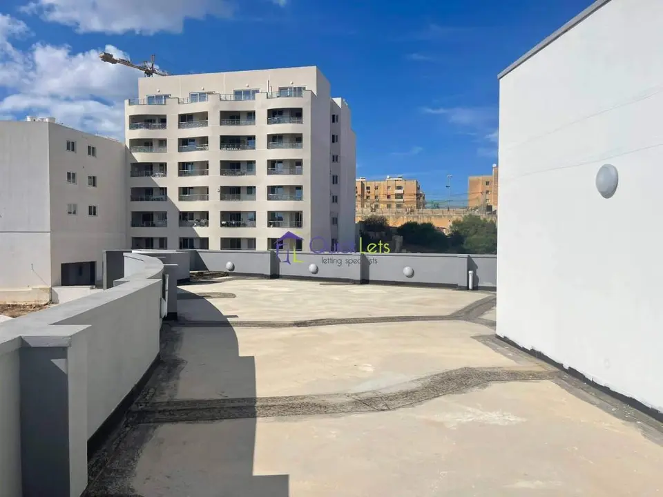 2 bedroom Penthouse to rent in St. Julians