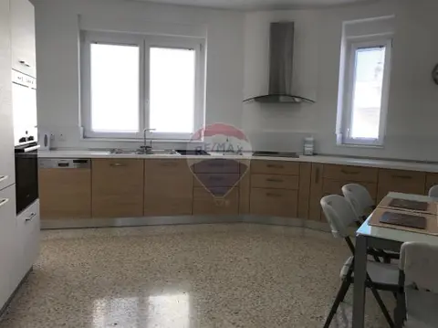 3 bedroom Maisonette to rent in St Julian's