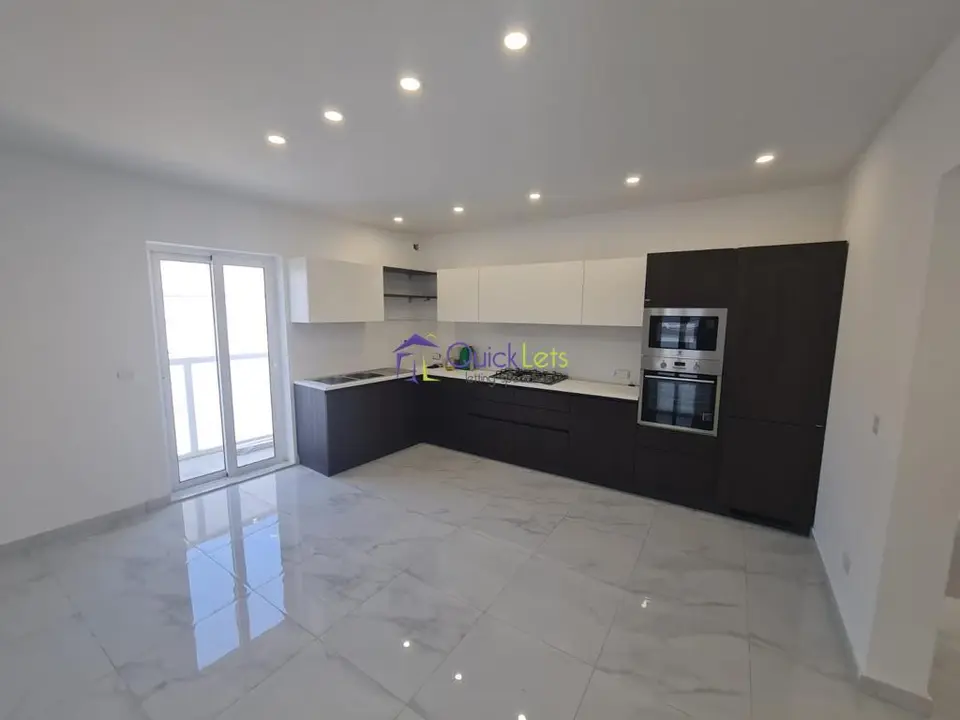 4 bedroom Apartment to rent in Fgura