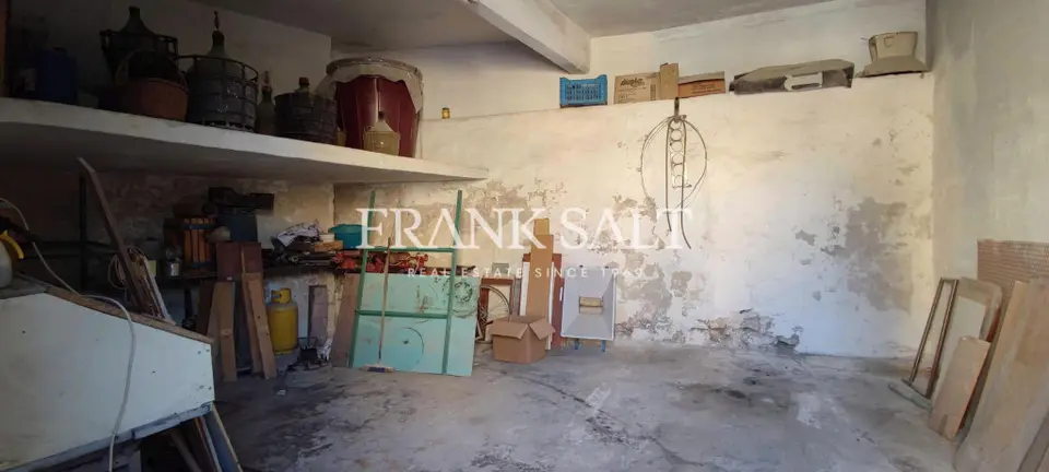 Qormi, Corner Unconverted House of Character