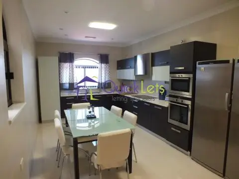 4 bedroom Detached Villa to rent in Pembroke