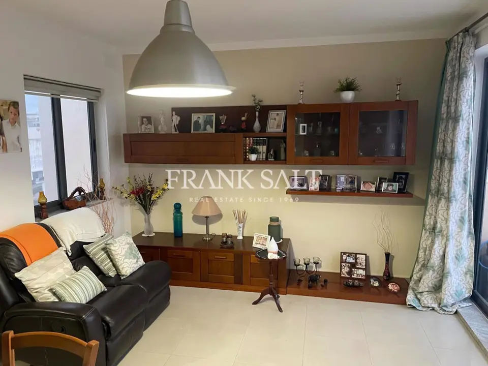 Santa Venera, Penthouse