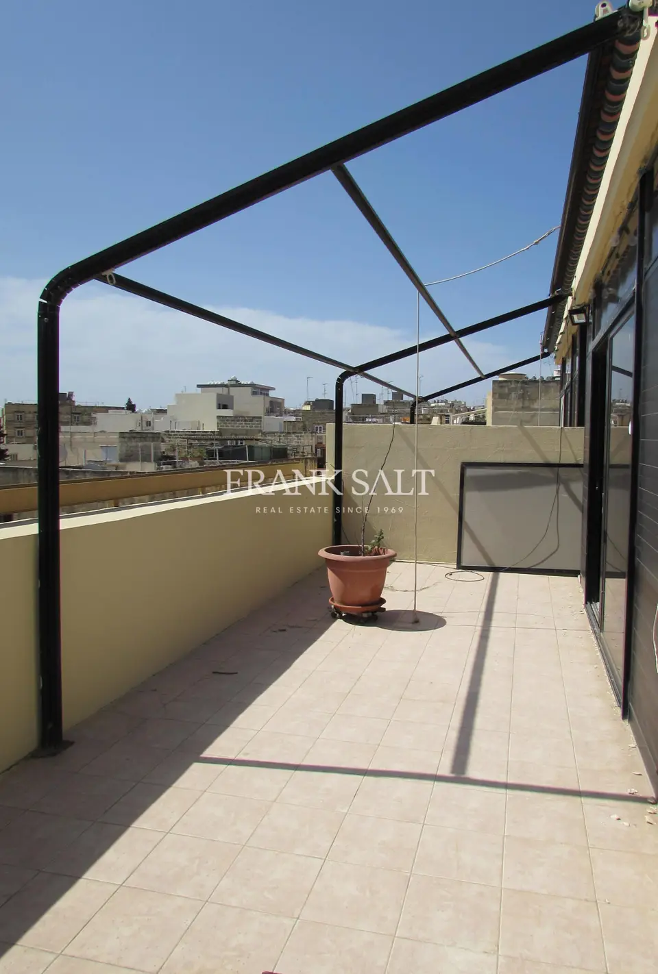 2 bedroom Penthouse to rent in Ta' Xbiex