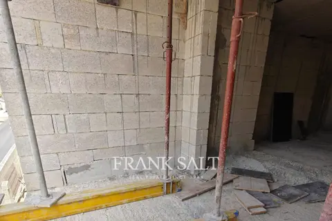 Garage For Sale in Mosta