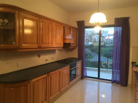 3 bedroom Maisonette to rent in Swieqi