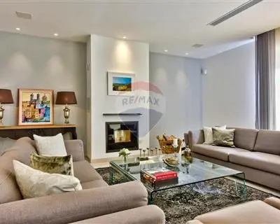 5 bedroom Villa Semi-detached to rent in Ta' l-Ibragg