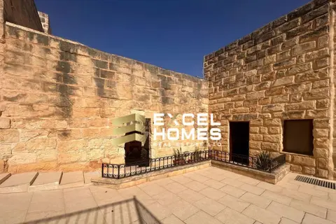 5 Bedroom Farm House For Sale in Mosta