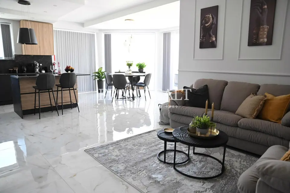 Victoria, Furnished Apartment