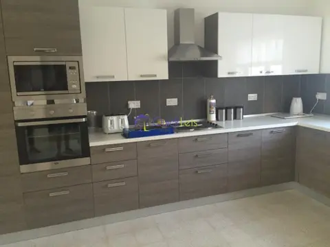4 bedroom Terraced House to rent in Balzan