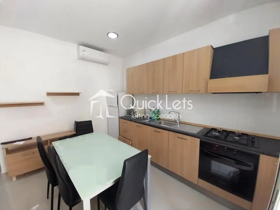 2 bedroom Maisonette to rent in Gzira