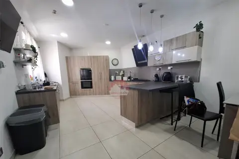 3 Bedroom Maisonette For Sale in Hamrun
