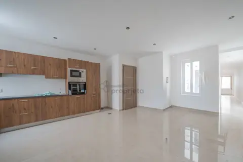3 Bedroom Apartment For Sale in Birzebbuga