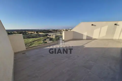 3 Bedroom Penthouse To Rent in Qrendi