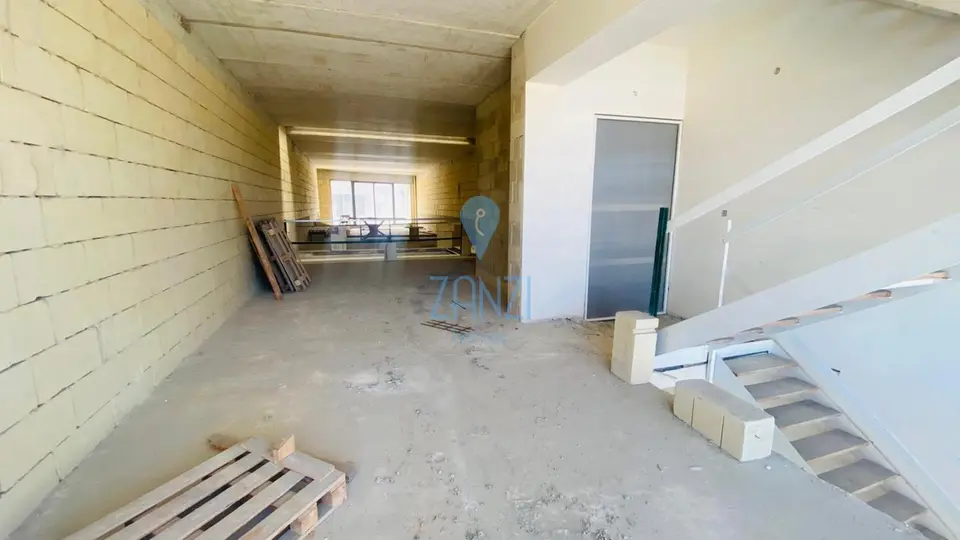 Showroom for sale in Zebbug