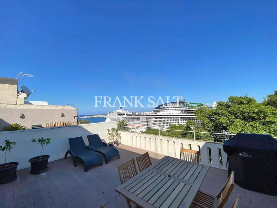 Floriana, Furnished Triple Penthouse