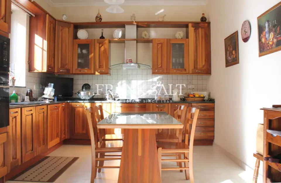 Msida, Furnished Maisonette