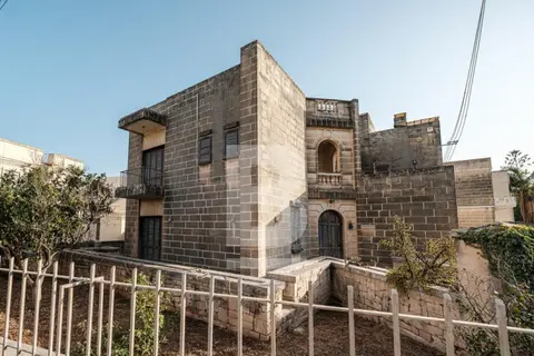 4 Bedroom Villa For Sale in Attard