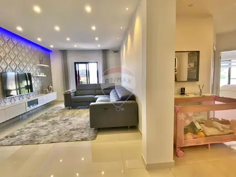 3 bedroom Apartment for sale in Pembroke
