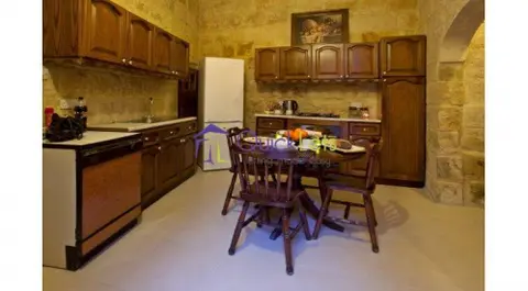 6 bedroom House of Character to rent in Zejtun