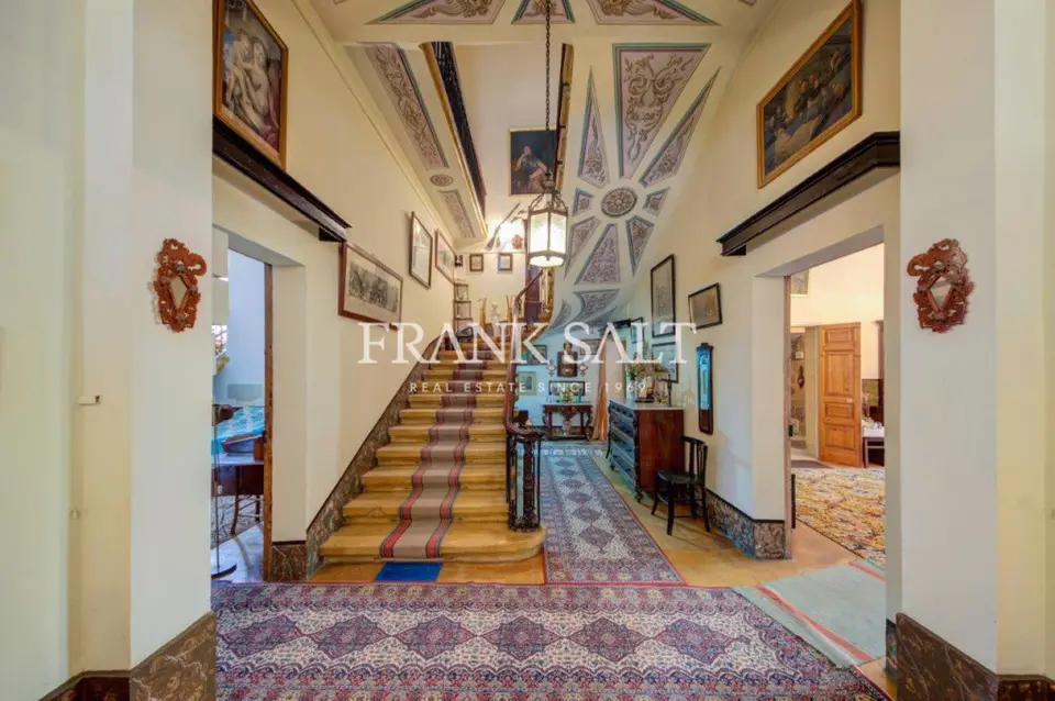 Lija, Converted Palazzo