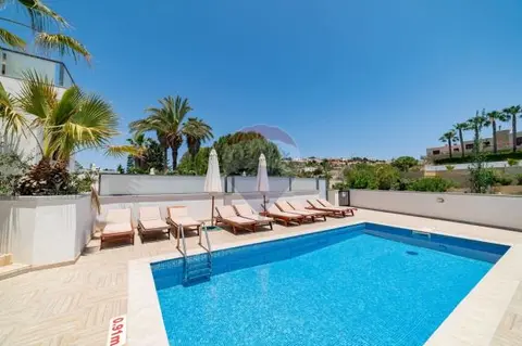 5 bedroom Villa Semi-detached to rent in Mellieha