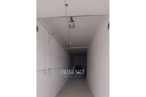 Garage For Sale in Zebbug