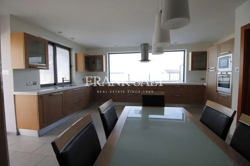 St Juliansl/o San Gwann, Furnished Semi-detached Villa