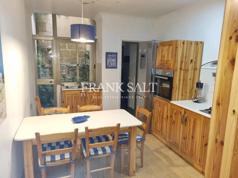 Senglea, Furnished Townhouse