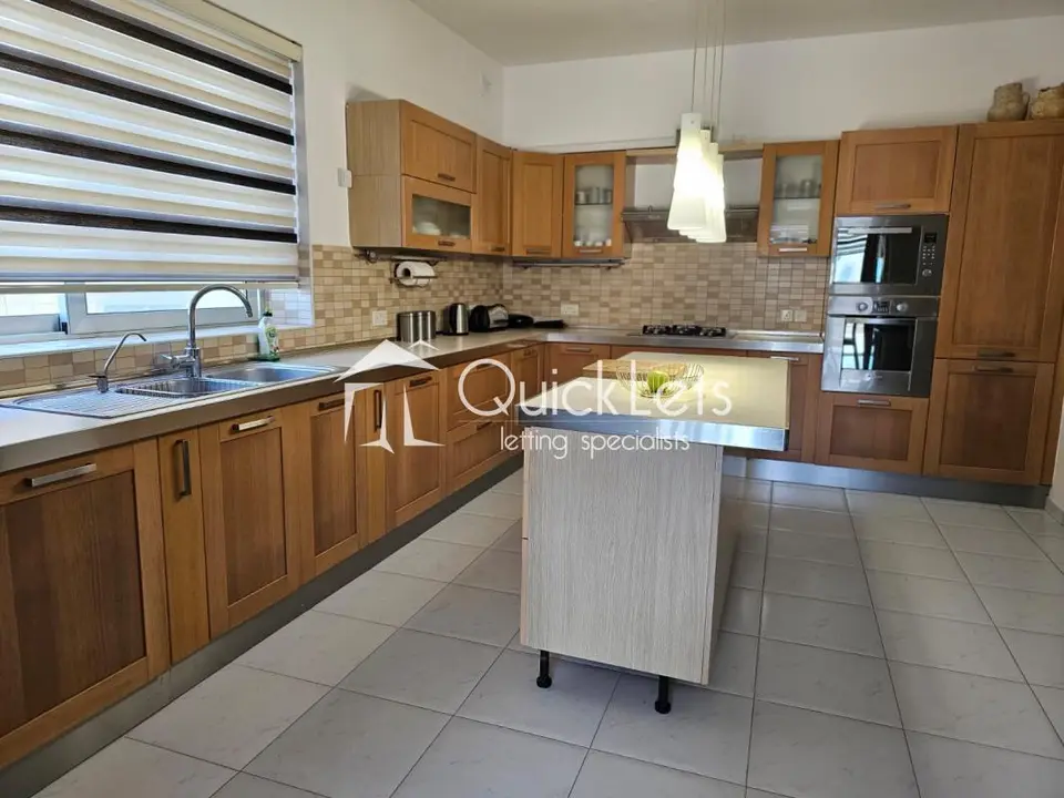 3 bedroom Maisonette to rent in Birzebbuga