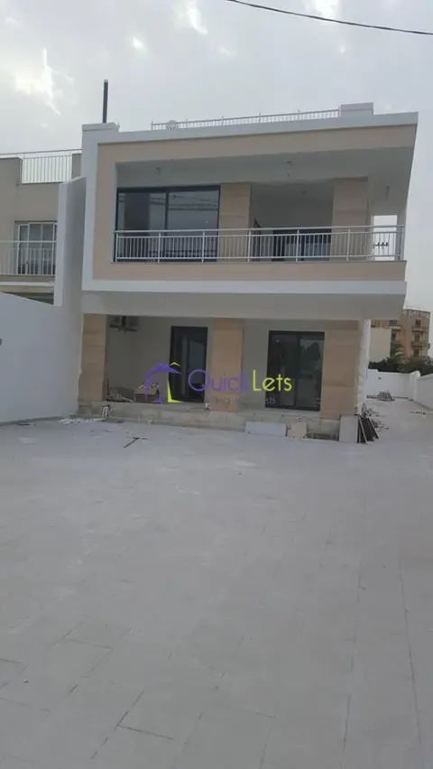 Retail / Shops / Clinic for sale in Birkirkara