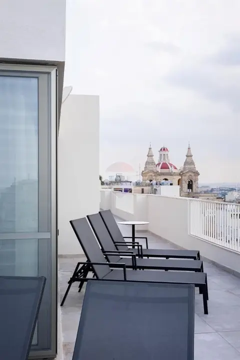 4 bedroom Penthouse to rent in Sliema