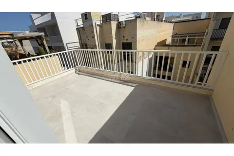 3 Bedroom Apartment To Rent in Santa Venera