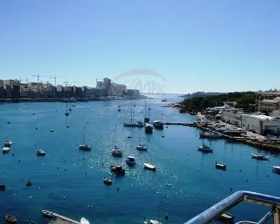 3 bedroom Penthouse to rent in Gzira
