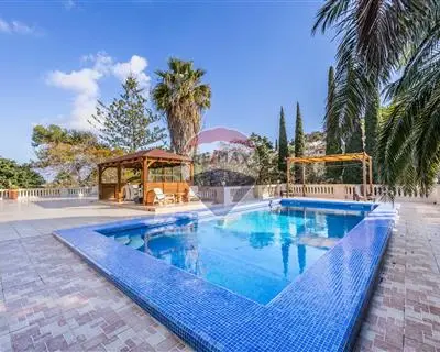 6 bedroom Villa Detached for sale in Mellieha