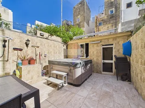 3 bedroom Maisonette for sale in Hamrun