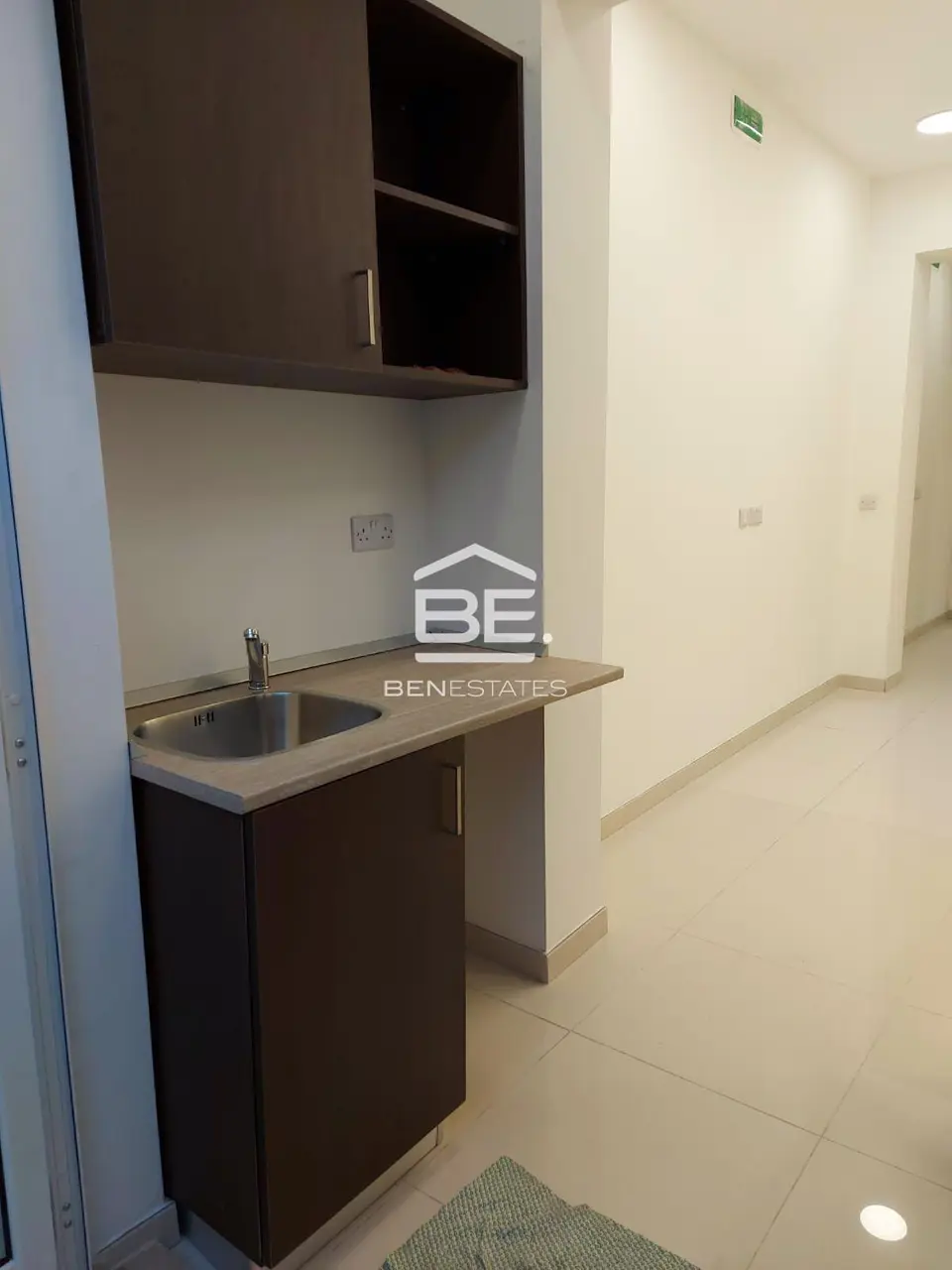 Commercial to rent in Paola