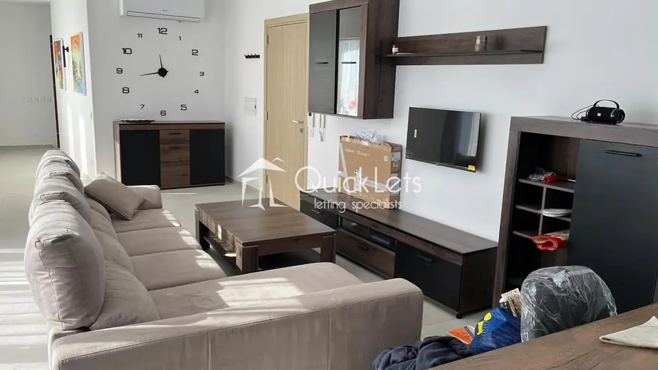 Penthouse 2 chambres à louer à Luqa