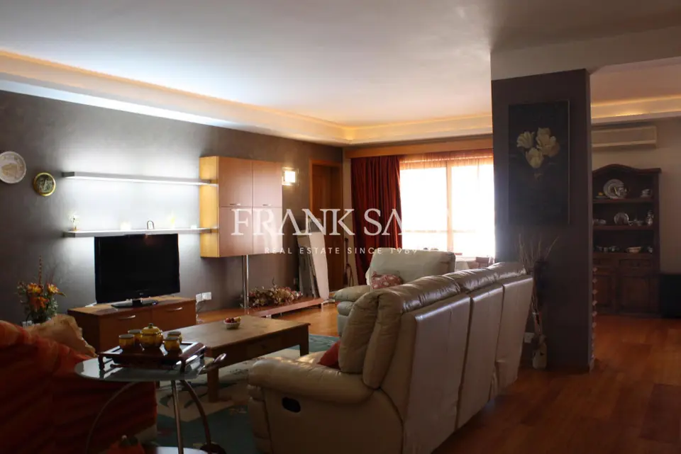 Mosta, Furnished Bungalow