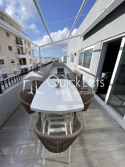2 bedroom Penthouse to rent in Gzira