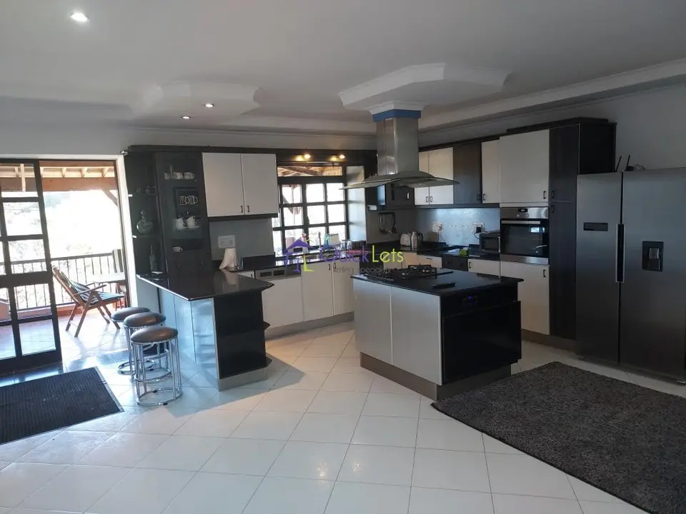 3 bedroom Semi Detached Villa  to rent in Pembroke