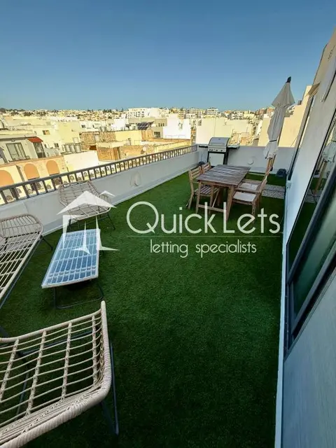 2 bedroom Penthouse to rent in Gzira