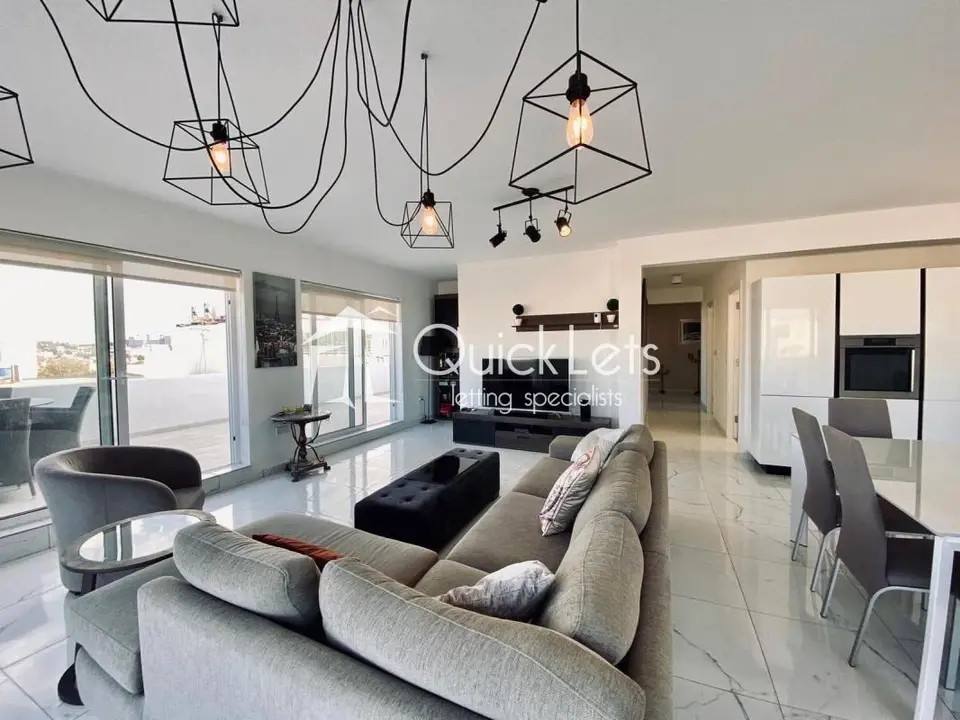 3 bedroom Penthouse to rent in Gzira