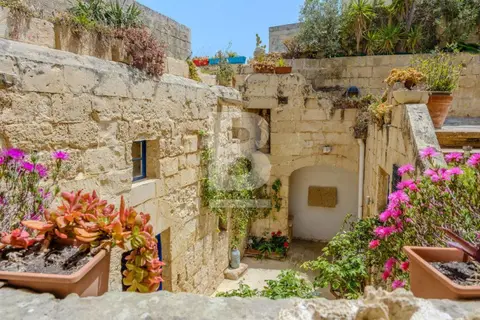 3 Bedroom House of Character For Sale in Gharghur