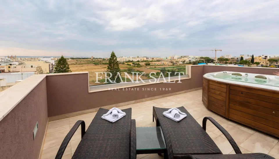 Ghaxaq, Furnished Penthouse