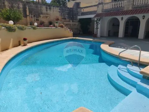 5 bedroom Villa Detached to rent in Attard