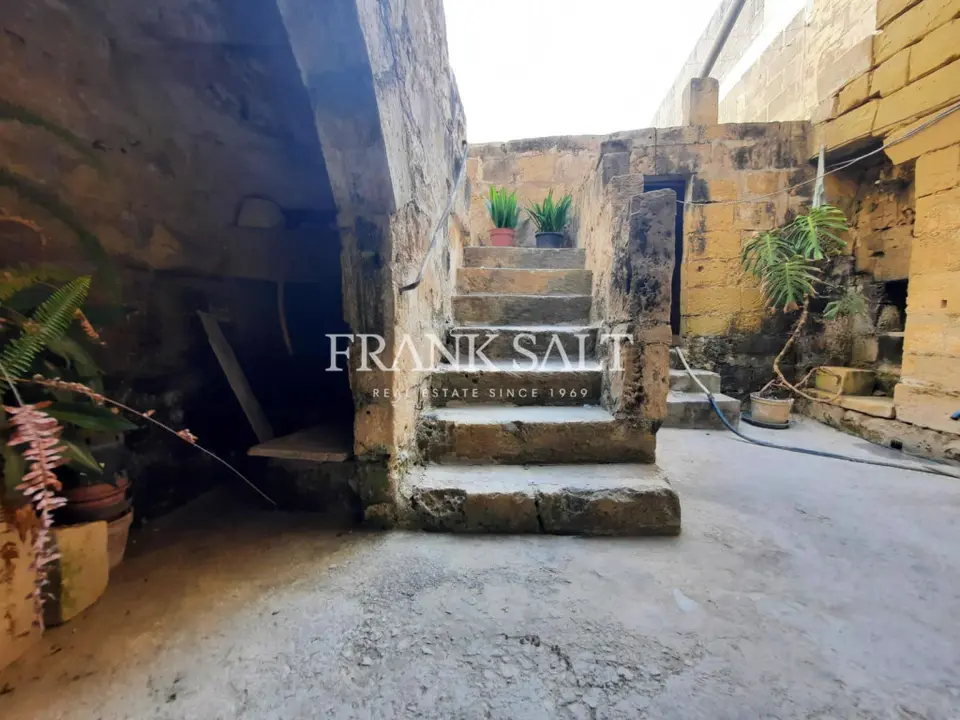 Kercem, Unconverted House of Character