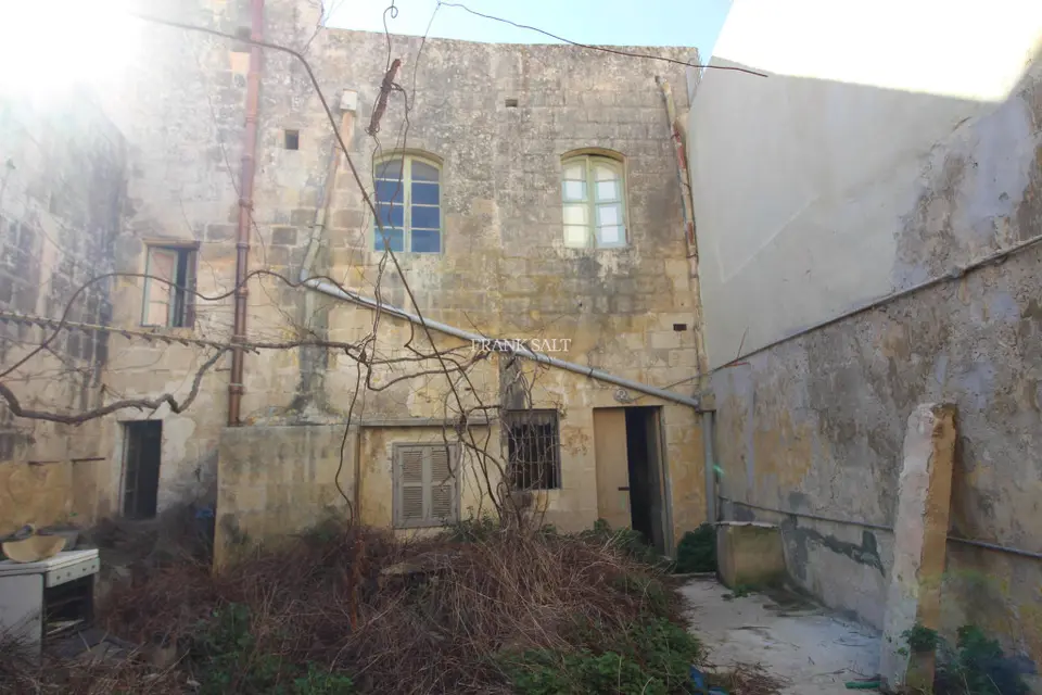 Naxxar, House of Character