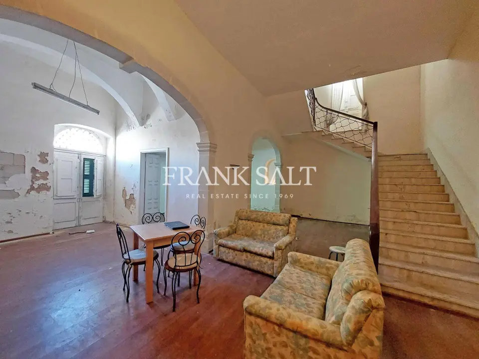 Qormi, Unconverted Palazzo